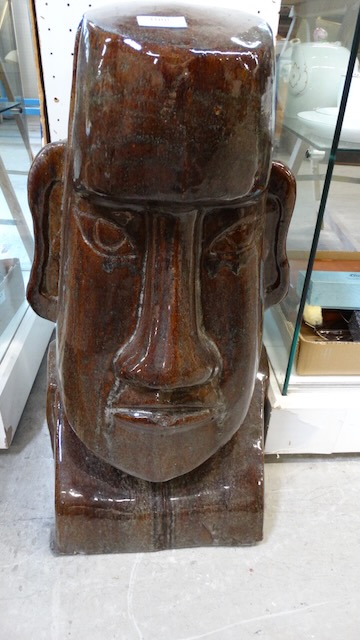 1 grande figurine en céramique