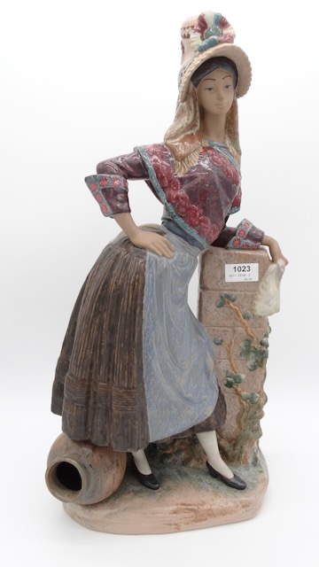 1 porseleinen beeldje "Vrouw" Llando sig.