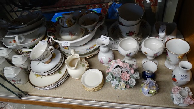 1 lot různých porcelánových dílů