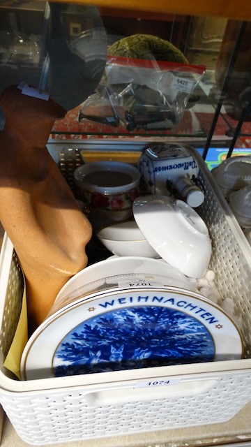 1 sada různých porcelánových dílů