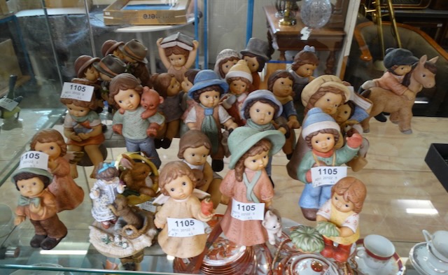1 lot figurek Goebel (cca 30 kusů)