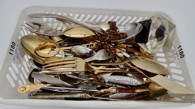 1 lot of cutlery