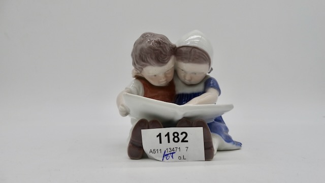1 figurka "čtoucí děti" B u. G.