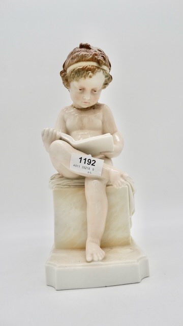 1 porcelain figurine "Lesende"