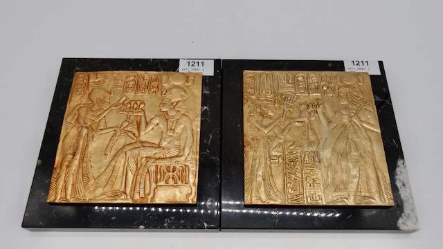 2 reliëfafbeeldingen op marmer
