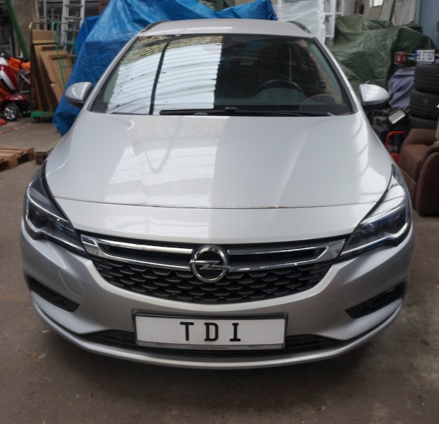 1 Opel Astra Sports Tourer+, first reg. 09/19, MOT 09/26, diesel, automatic, mileage 95,263, disp. 1598, 100 kW, 2 keys, all papers