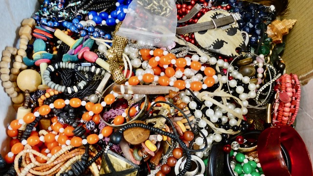 1 gr. Lot Modeschmuck