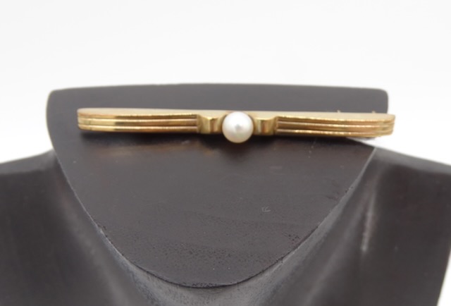 1 broche 333 goud met parel