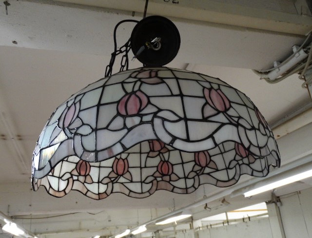 1 stropní lampa ve stylu Tiffany