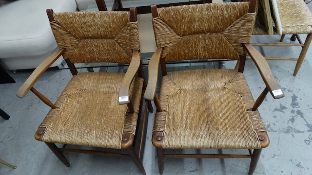 4 stoelen en 1 schommelstoel