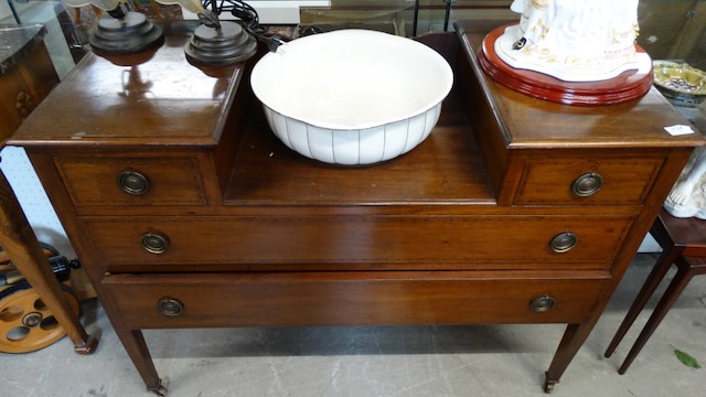 1 chest of drawers
