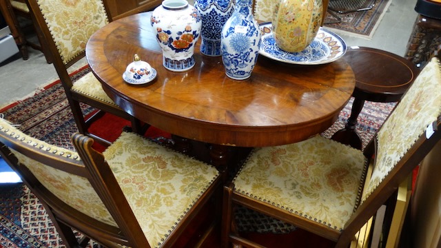 1 tafel met 6 stoelen
