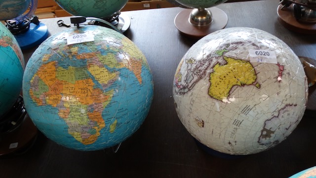 2 globes