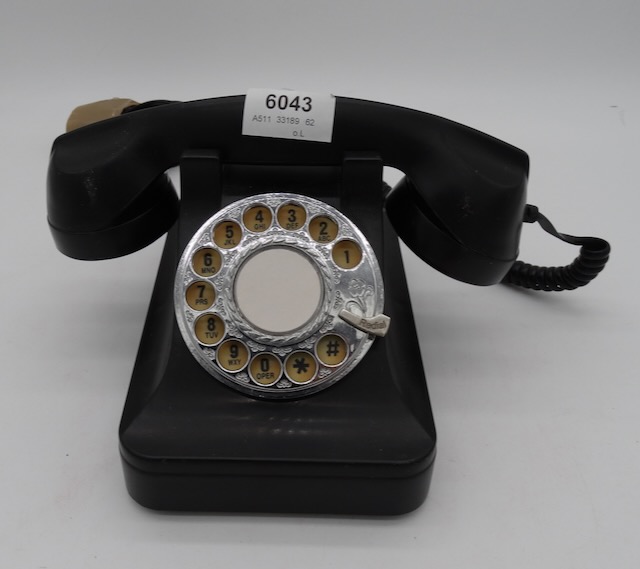 1 vieux téléphone