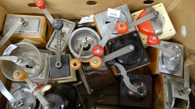 1 lot of coffee grinders