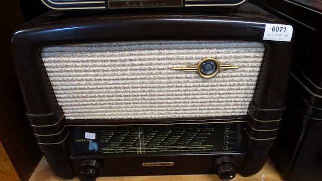 1 staré elektronkové rádio