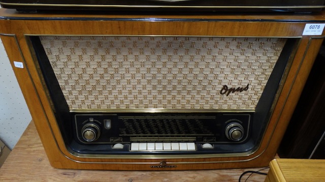 1 staré elektronkové rádio