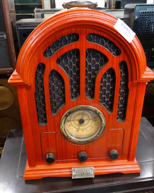 1 staré elektronkové rádio