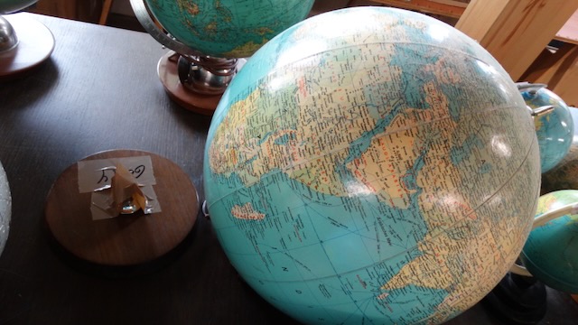 1 globe