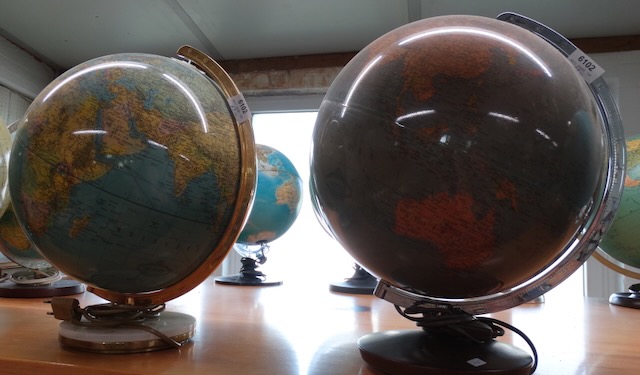 2 globes