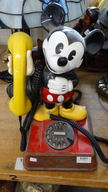 1 ancien téléphone « Mickey Mouse »
