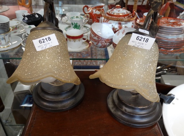 2 stolní lampy