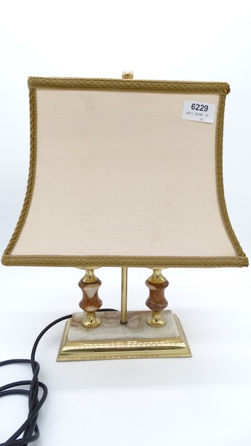1 stolní lampa