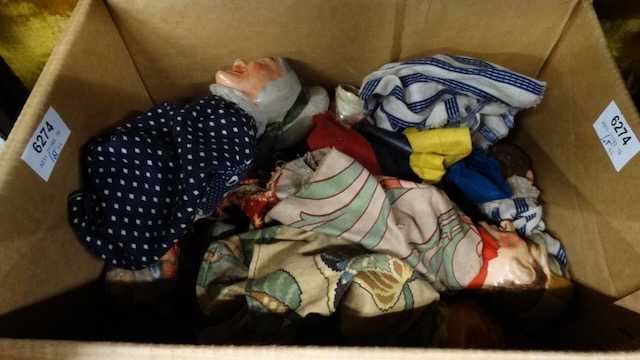 1 small lot of dolls